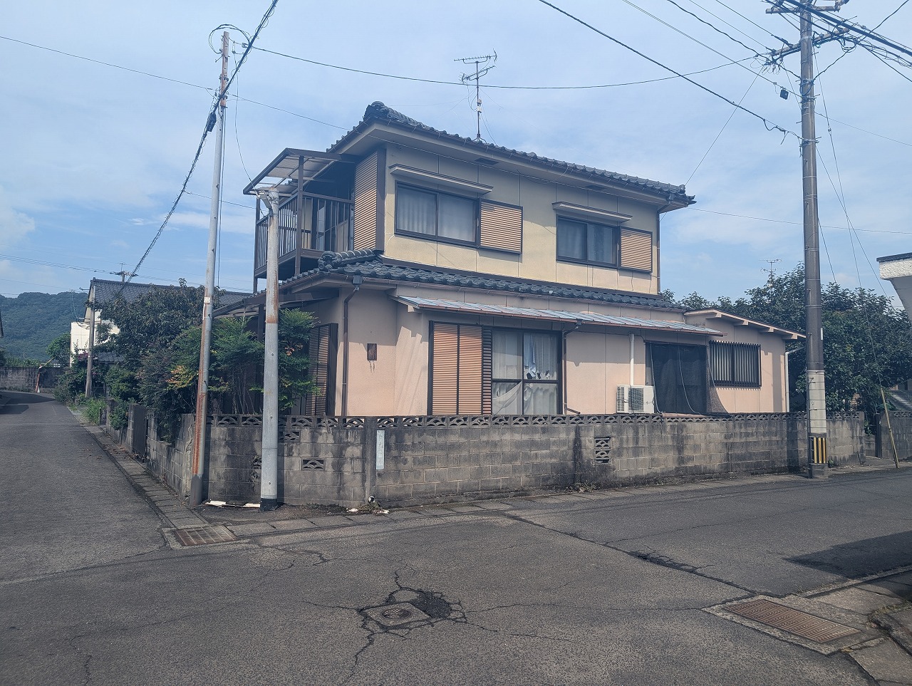 平家古民家と2階建（増築）